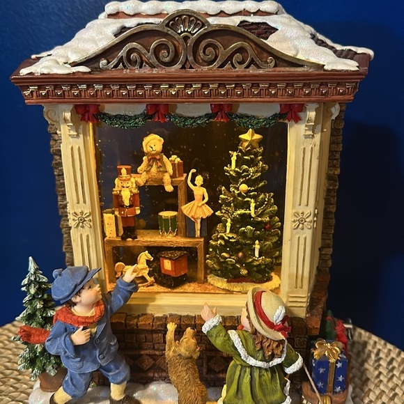 Kirkland Signature Christmas "Toy Store" Windowpane Musical Lighted Waterglobe - Picture 3 of 7